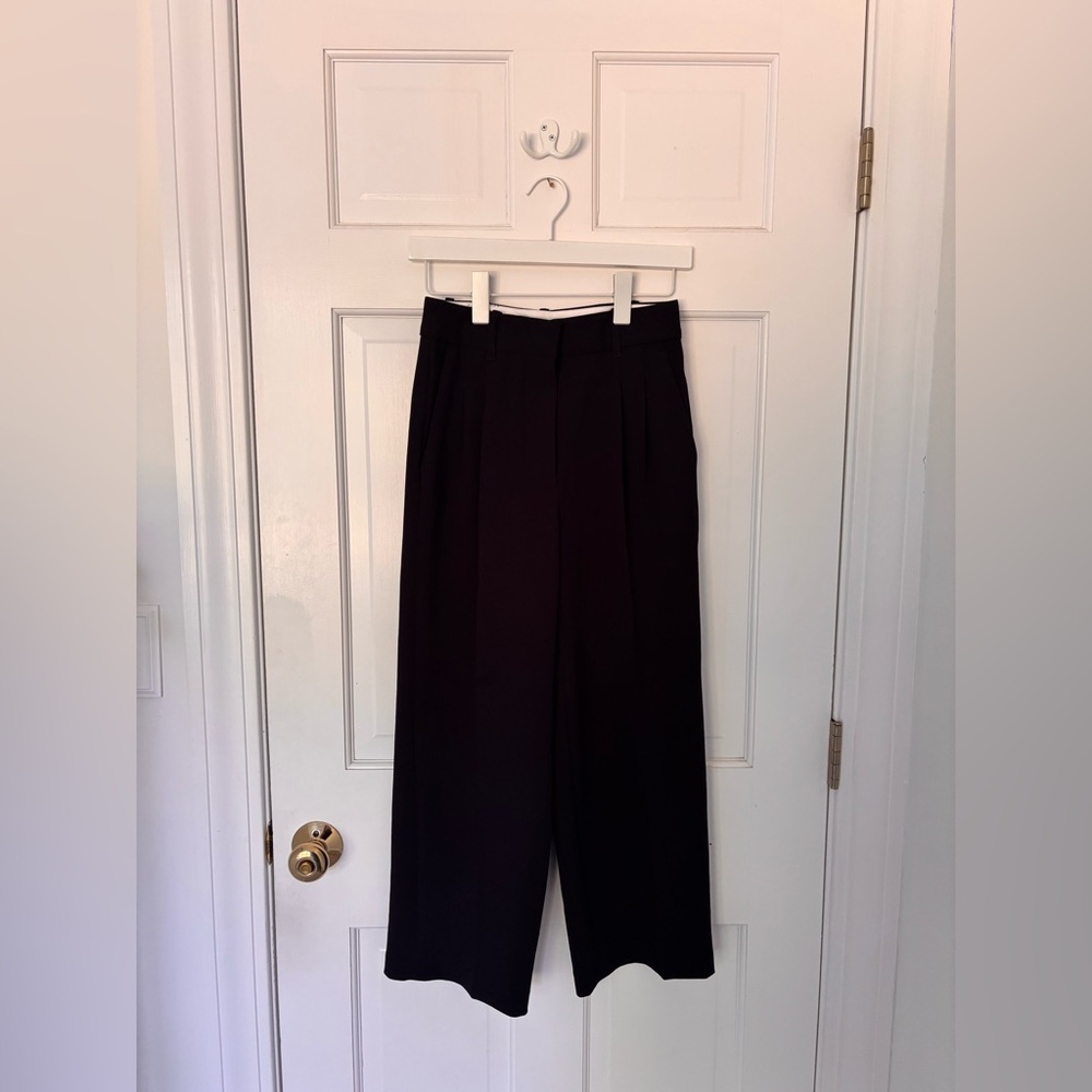 Aritzia Cropped Effortless Black Size 2